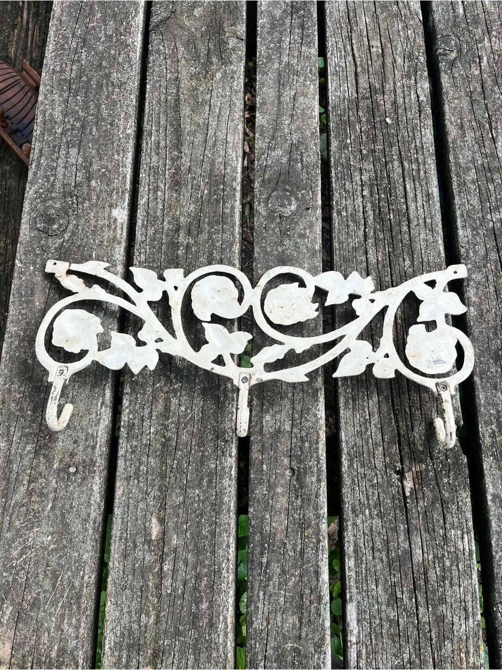 Vtg Cast Iron Wall Hook Rack 20 1/2” x 8 1/2” Shabby Rustic Farmhouse Floral